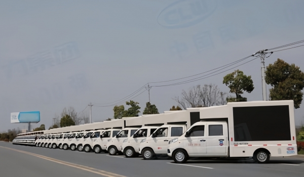 程力LED广告宣传车批量发车