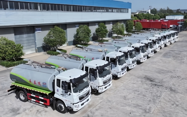 程力吸粪车批量发车