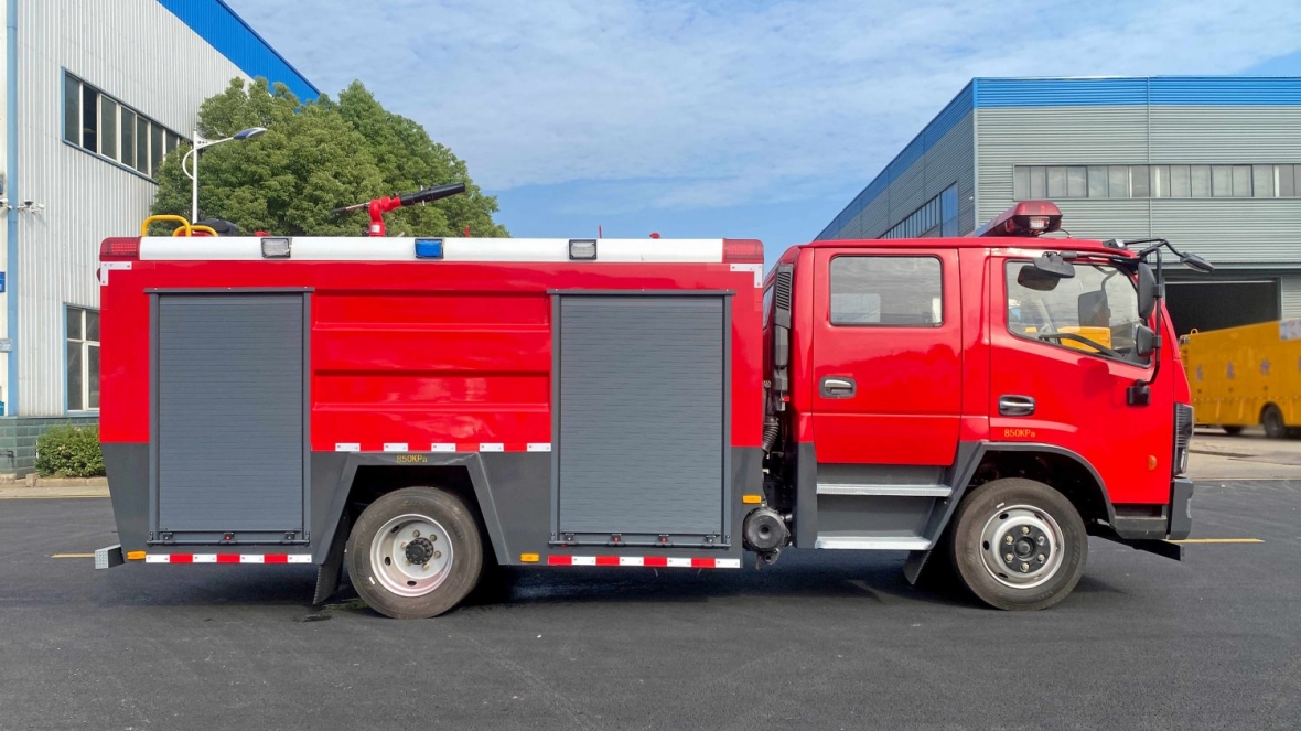 东风大福瑞卡5吨泡沫消防车