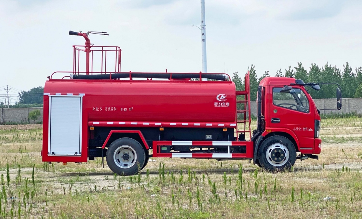 东风7吨洒水罐消防车