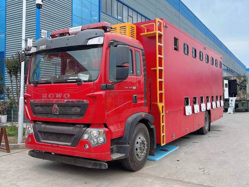 重汽移动厕所车