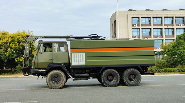 六驱光伏清洗车（不上户）